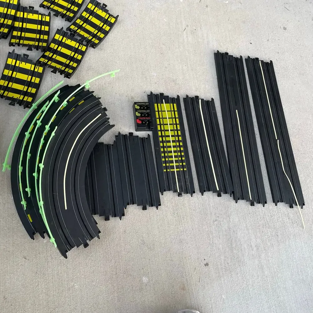 Tyco Cliff Hangers Racing Track for Slot Car B5879 Vtg Incomplete Untested READ